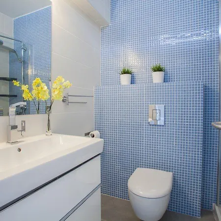 Imagine Renting This Luxury 45 *